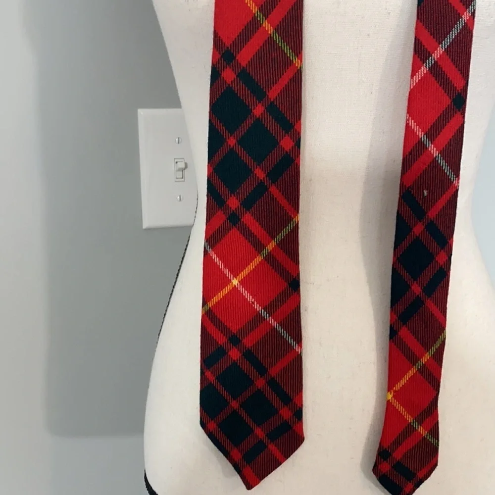 Lochcarron German 100% Wool Plaid Holiday Christmas  Tye